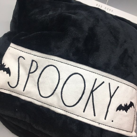 Rae Dunn Halloween SPOOKY Bat Black Fleece Throw Blanket Patch 50x70 NEW 2021 - Picture 2 of 6